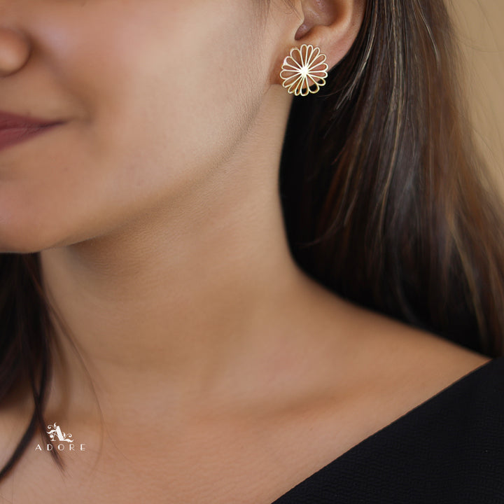 Sasha Golden Flower Stud