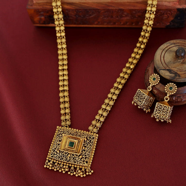 Aagarna Long Haram With Earring