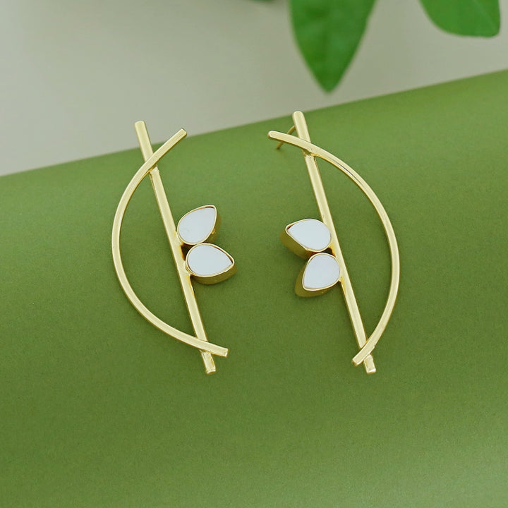 Hitha Golden Stick Curvy Glossy Earring