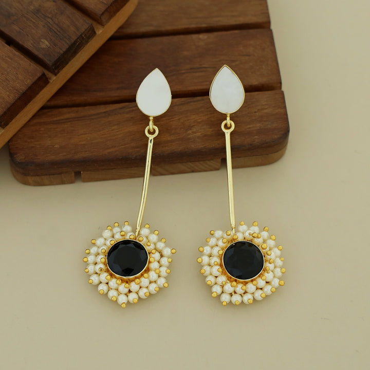 Aabheri Stem Glossy With Pearl Earring