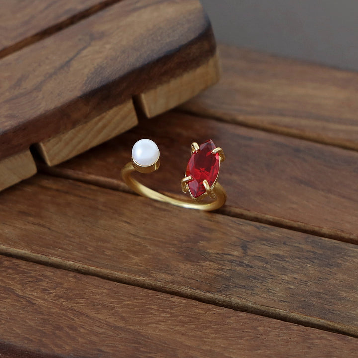 Toivo Glossy With Pearl Ring