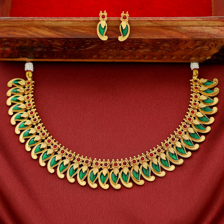 Girinandini Golden Palakka Short Neckpiece With Stud