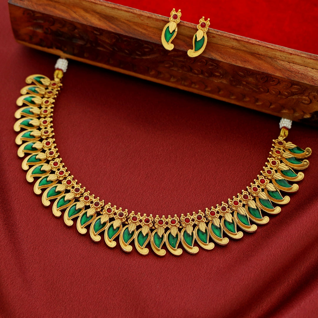 Girinandini Golden Palakka Short Neckpiece With Stud