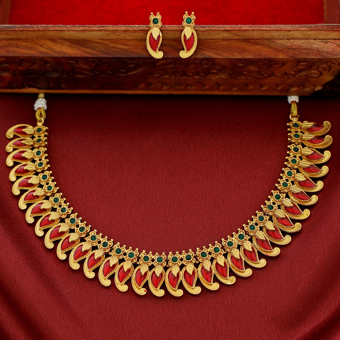 Girinandini Golden Palakka Short Neckpiece With Stud