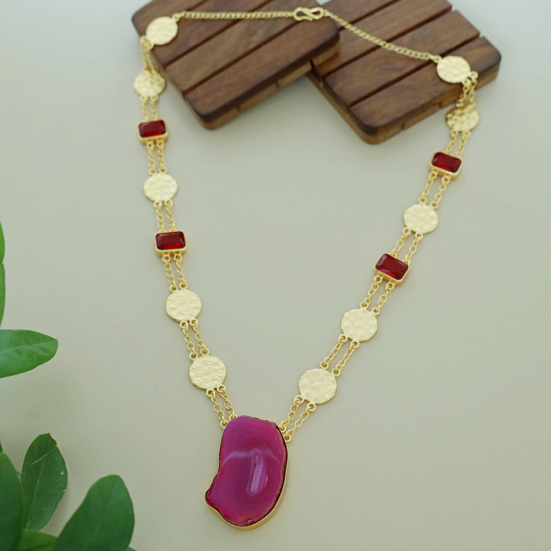 Vama Golden Hammered Circle Glossy + Agate Neckpiece