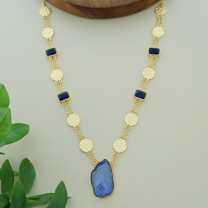 Vama Golden Hammered Circle Glossy + Agate Neckpiece