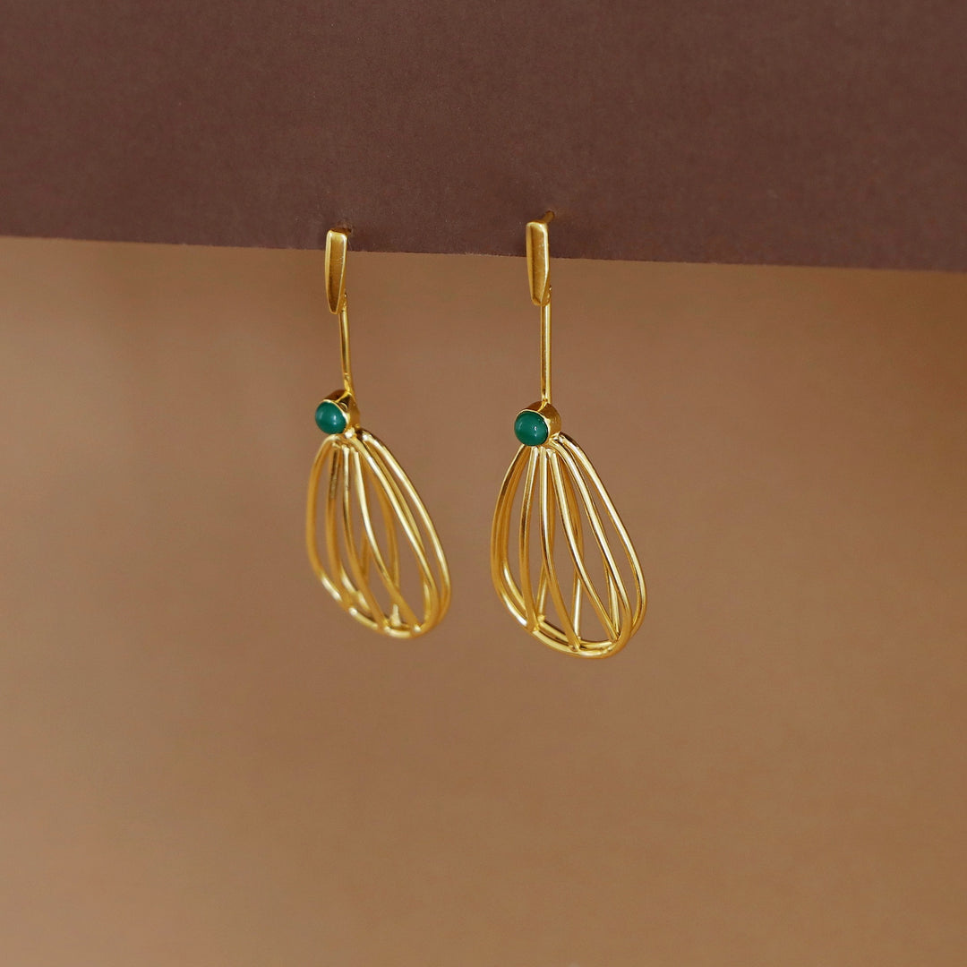 Lajita Golden Stick Mini Circle Stone Earring