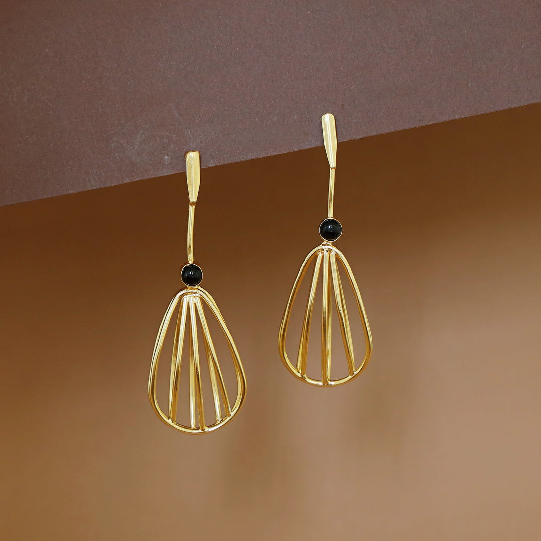 Lajita Golden Stick Mini Circle Stone Earring