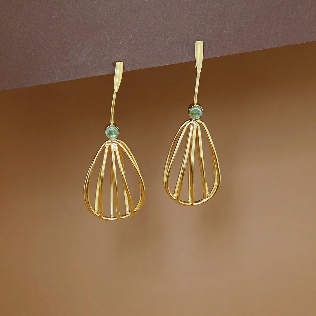 Lajita Golden Stick Mini Circle Stone Earring