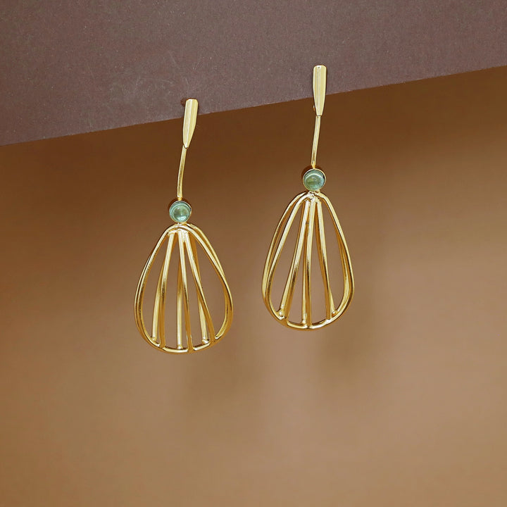 Lajita Golden Stick Mini Circle Stone Earring