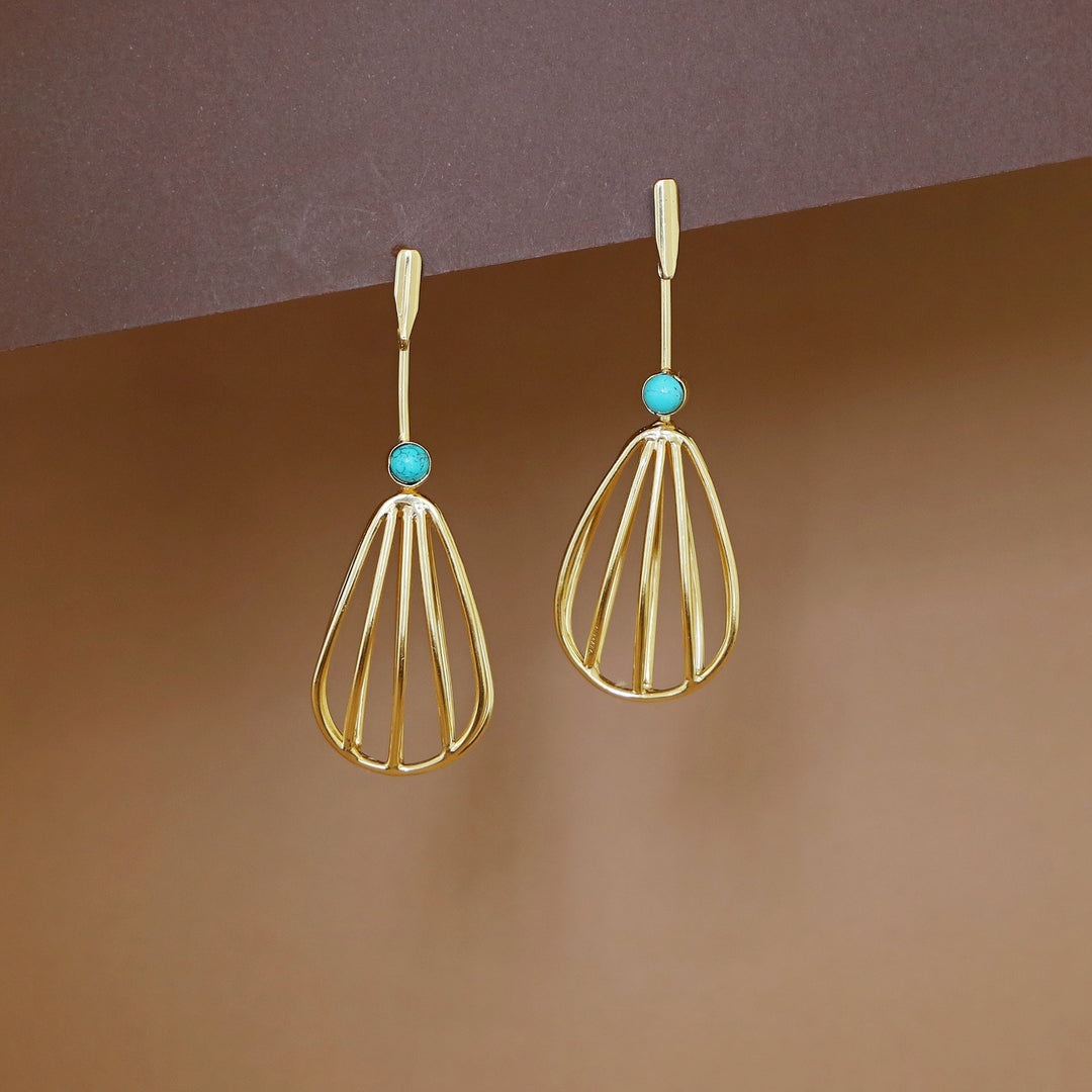 Lajita Golden Stick Mini Circle Stone Earring