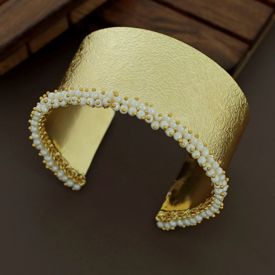 Anupa Cluster Pearl Hand Cuff