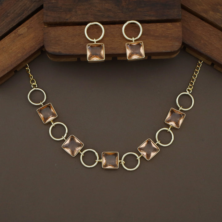Glossy Anayra Golden Circle And Square Neckpiece With Earring