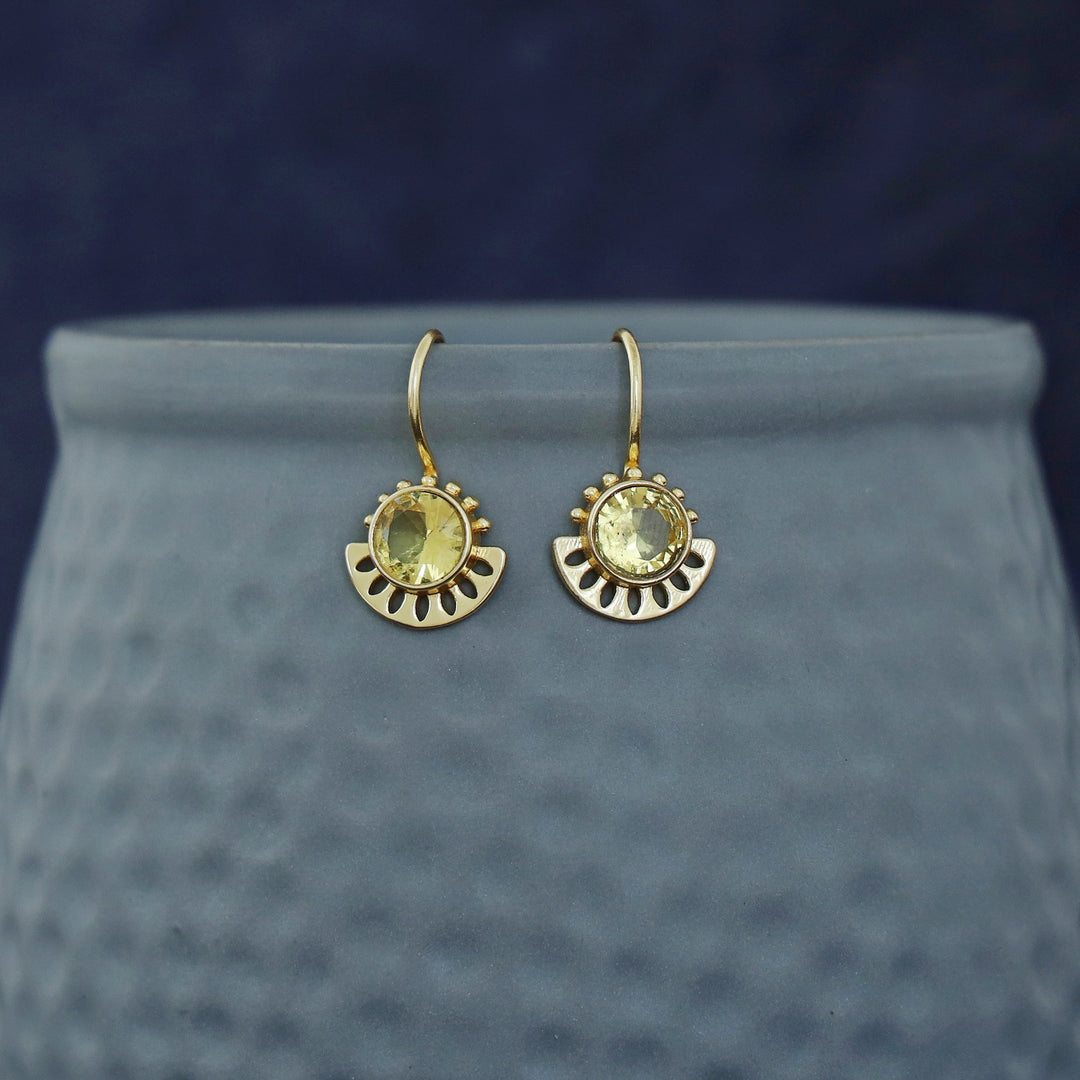 Steny Golden Glossy Stone Drop