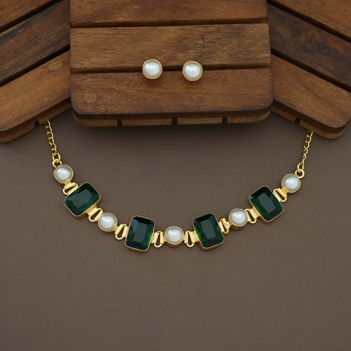 Hima Glossy Rectangle Pearl Choker With Pearl Stud