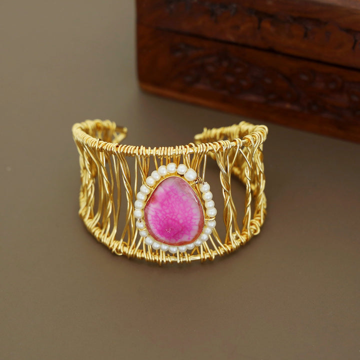 Versha Golden Wired Agate Pearl Bangle