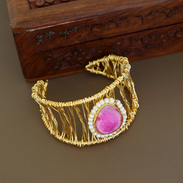 Versha Golden Wired Agate Pearl Bangle