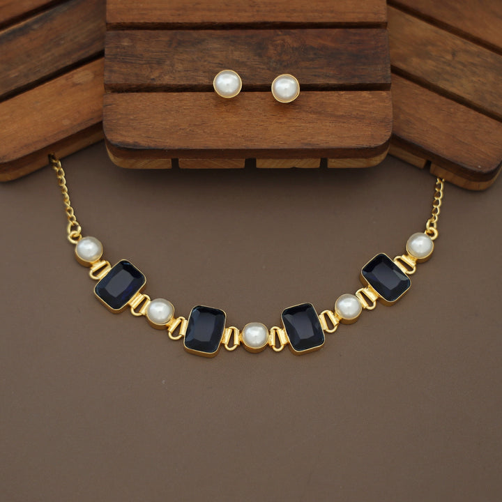 Hima Glossy Rectangle Pearl Choker With Pearl Stud