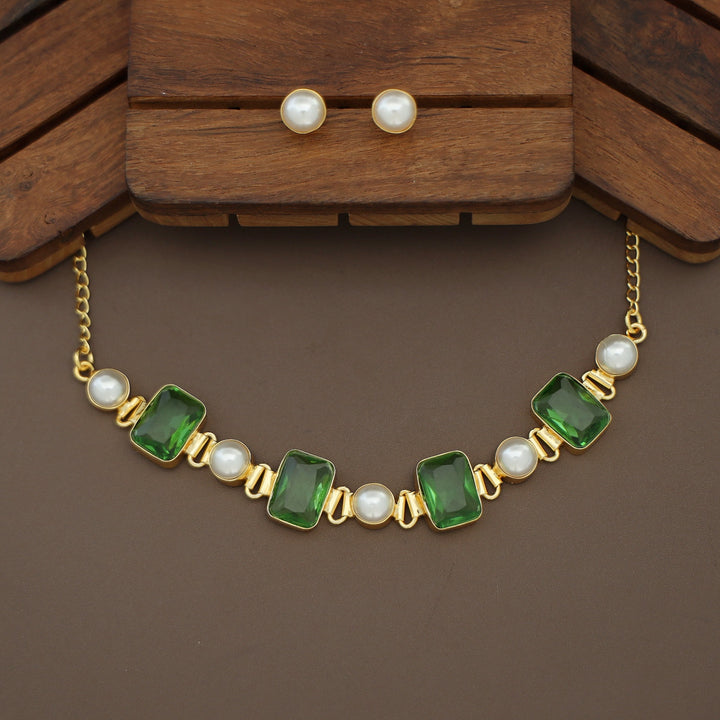 Hima Glossy Rectangle Pearl Choker With Pearl Stud