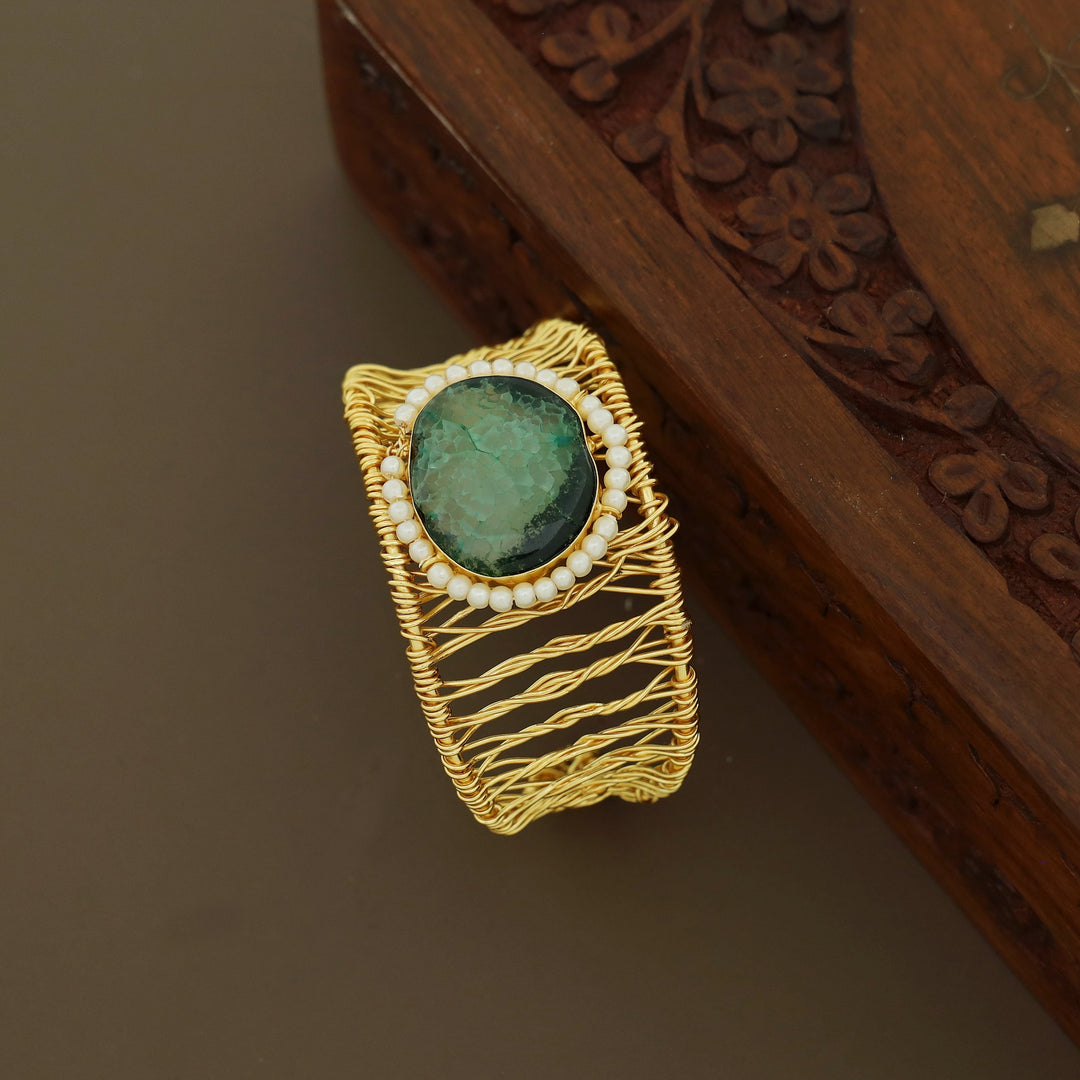 Versha Golden Wired Agate Pearl Bangle