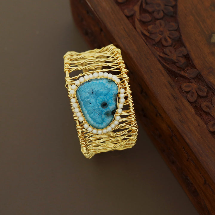 Versha Golden Wired Agate Pearl Bangle