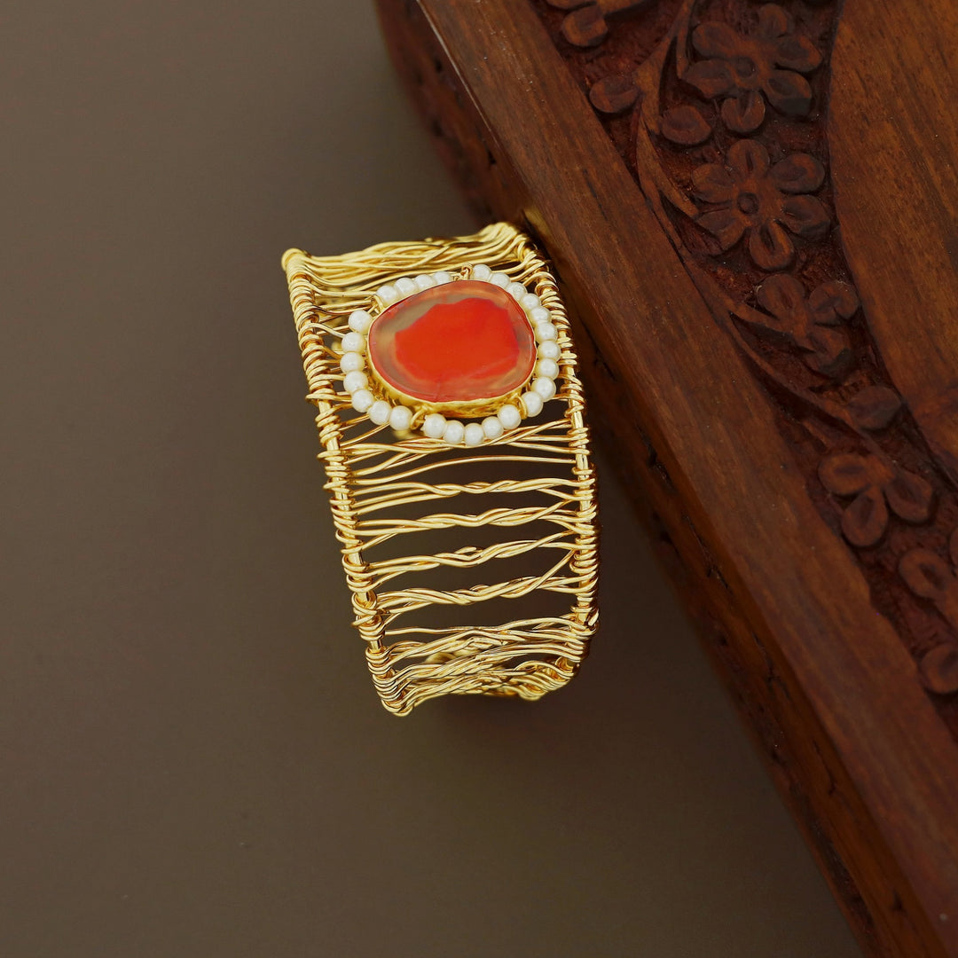 Versha Golden Wired Agate Pearl Bangle
