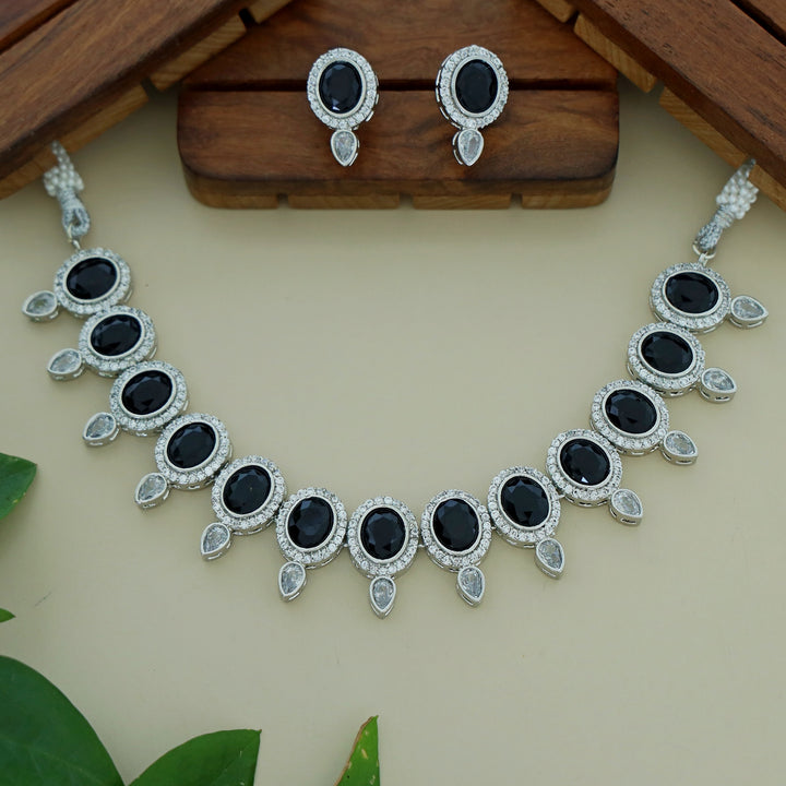 Likasa Neckpiece With Earring