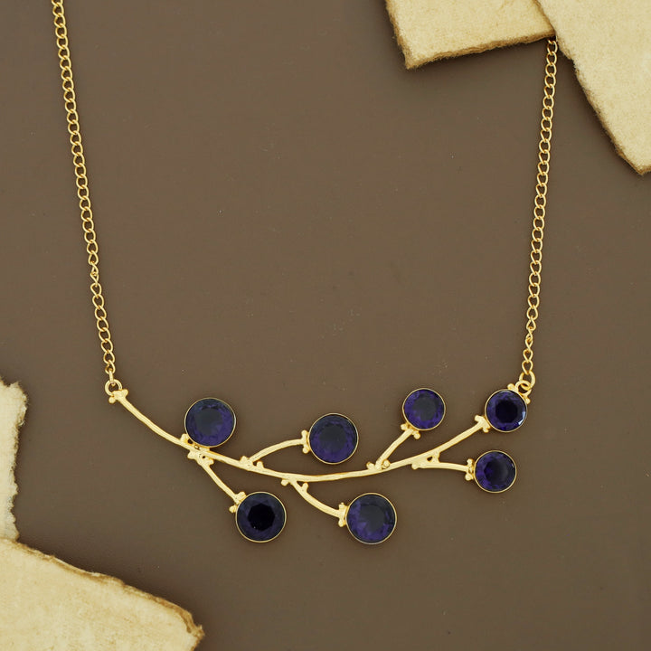 Sitara Golden Chainy Leaf Circle Glossy Neckpiece