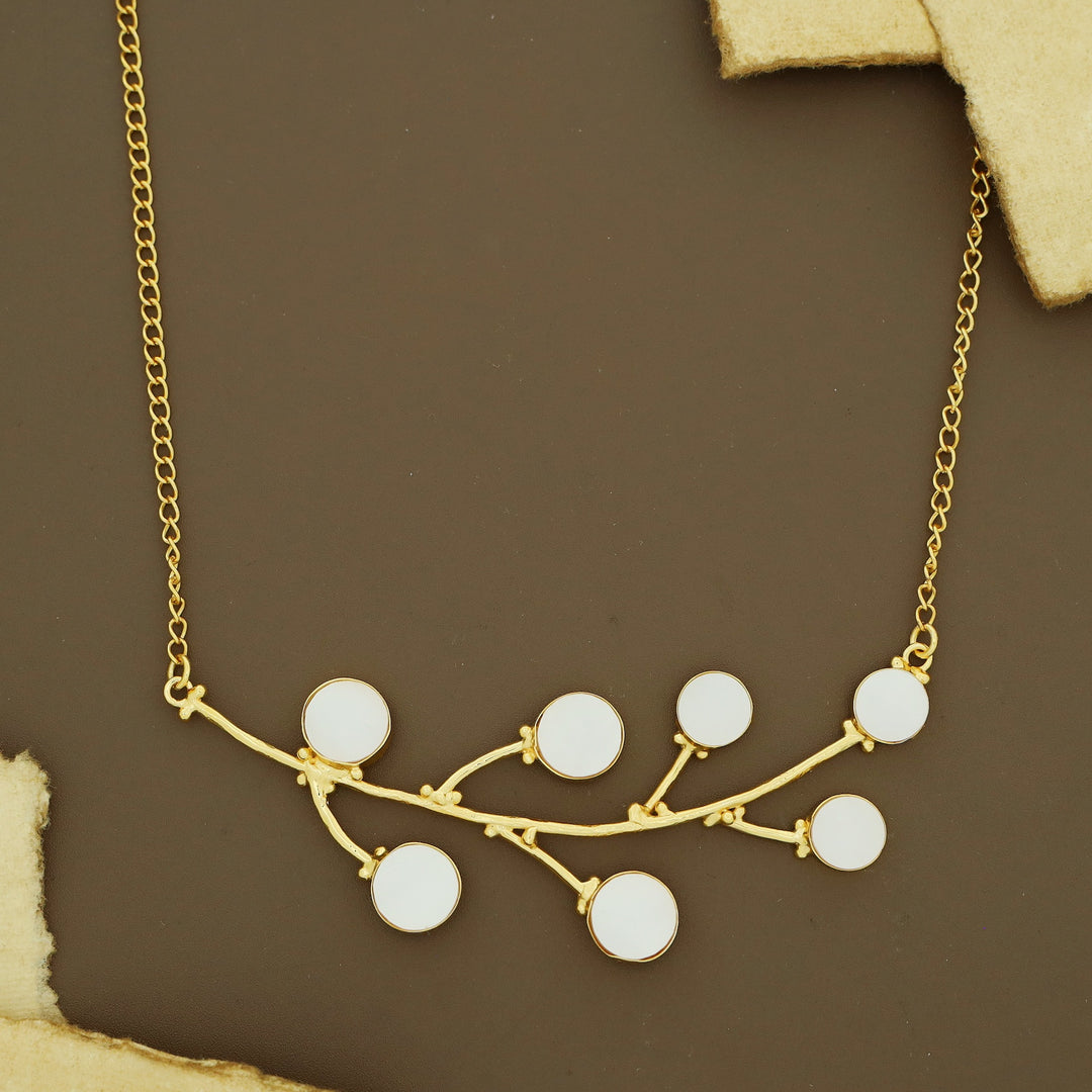 Sitara Golden Chainy Leaf Circle Glossy Neckpiece