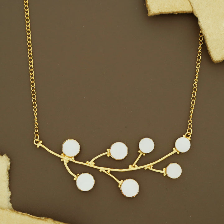 Sitara Golden Chainy Leaf Circle Glossy Neckpiece