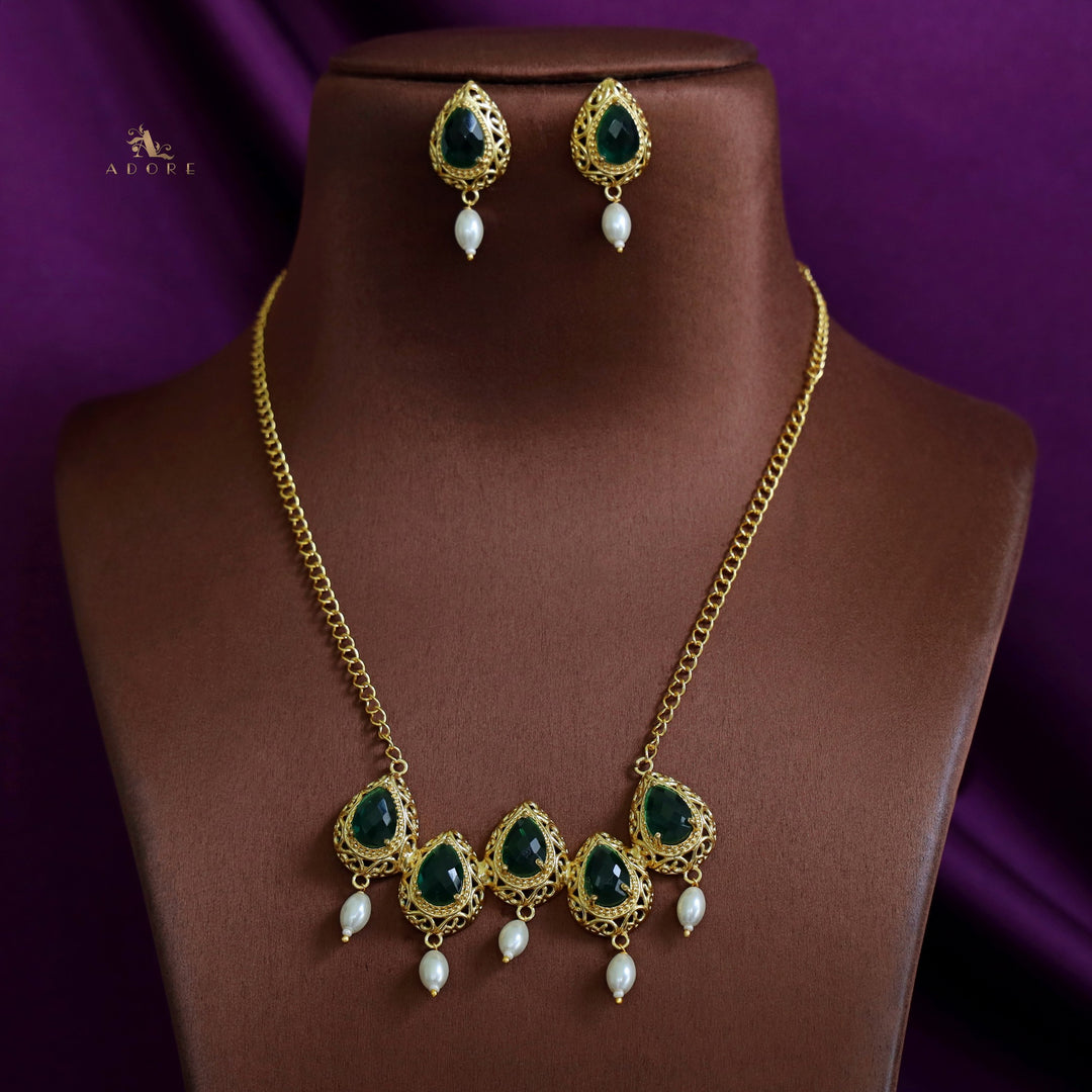 Penta Dew Drop Glossy Pearl Neckpiece with Earring