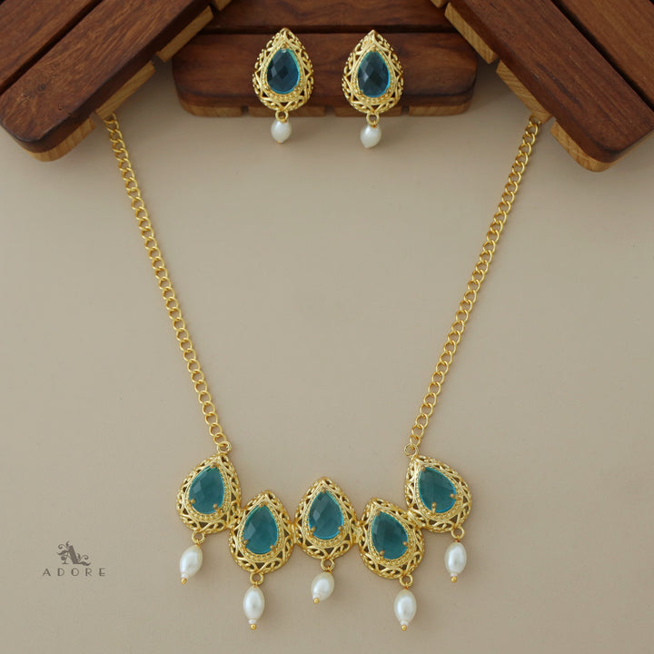 Penta Dew Drop Glossy Pearl Neckpiece with Earring