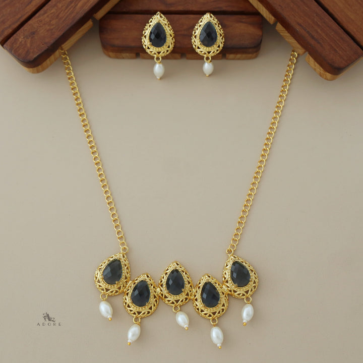 Penta Dew Drop Glossy Pearl Neckpiece with Earring