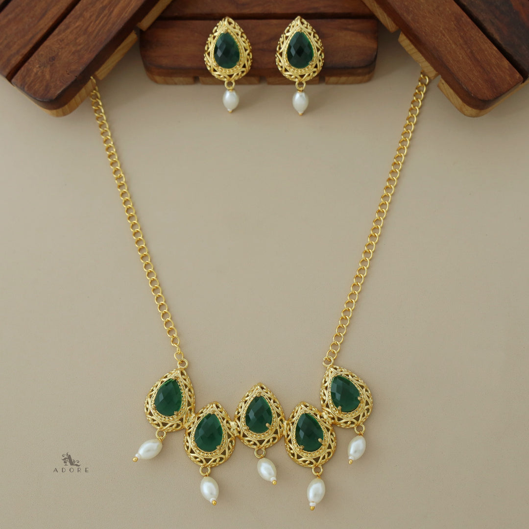 Penta Dew Drop Glossy Pearl Neckpiece with Earring