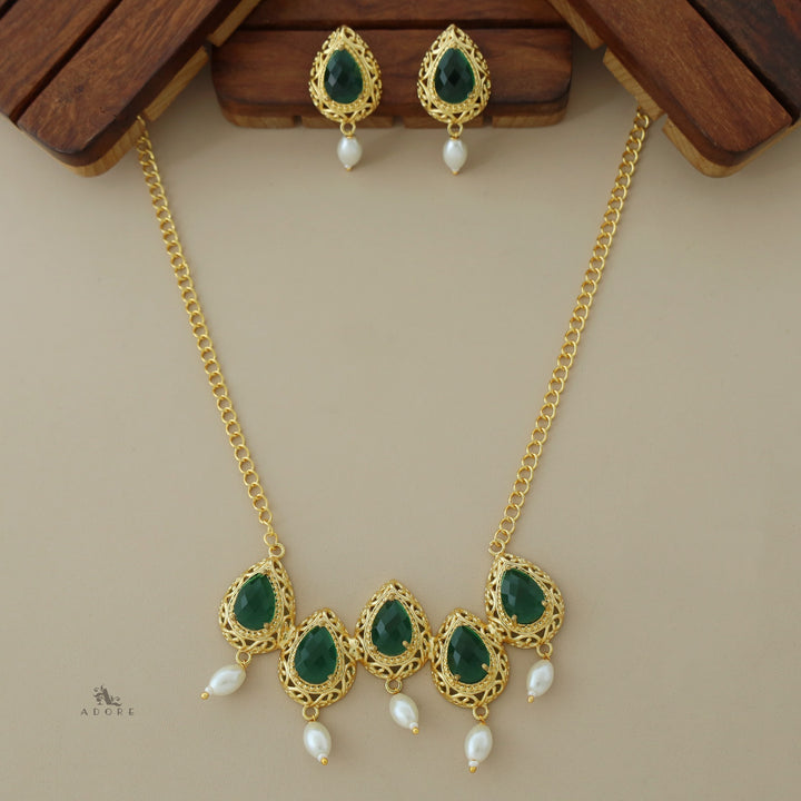 Penta Dew Drop Glossy Pearl Neckpiece with Earring