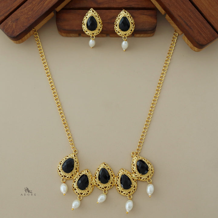 Penta Dew Drop Glossy Pearl Neckpiece with Earring
