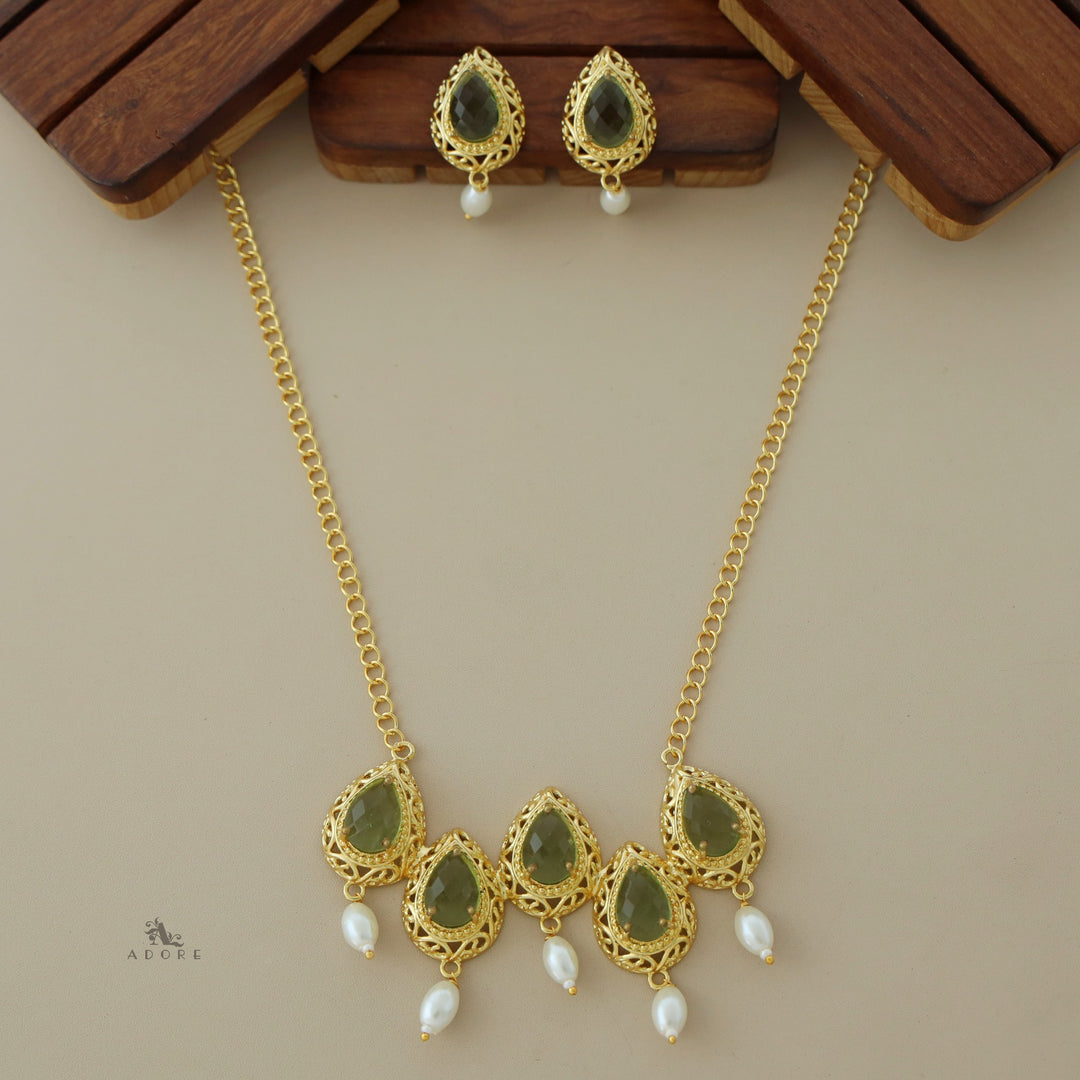 Penta Dew Drop Glossy Pearl Neckpiece with Earring