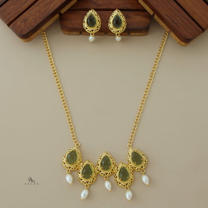 Penta Dew Drop Glossy Pearl Neckpiece with Earring