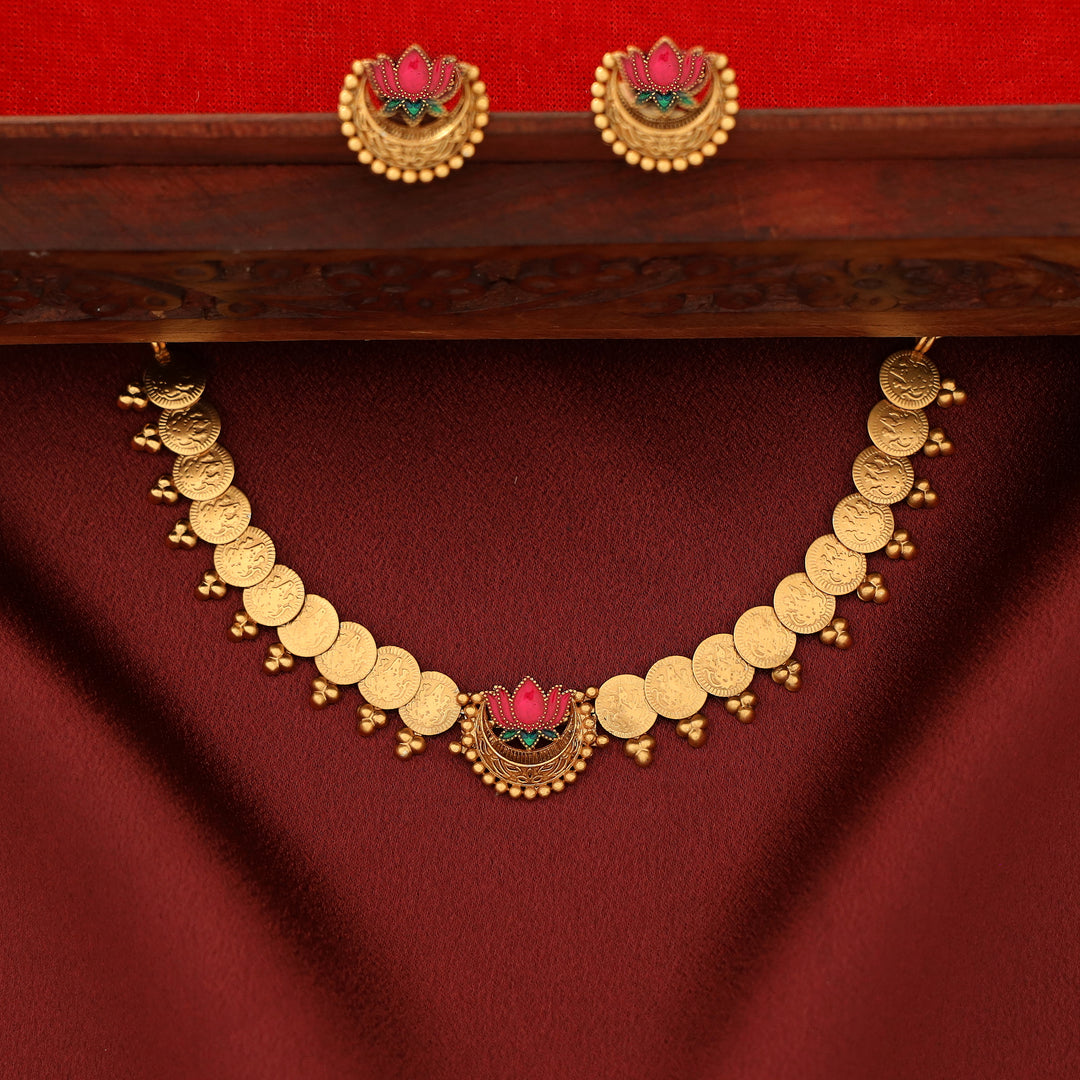Tanisha Half Moon Lotus Kashi Choker With Earring