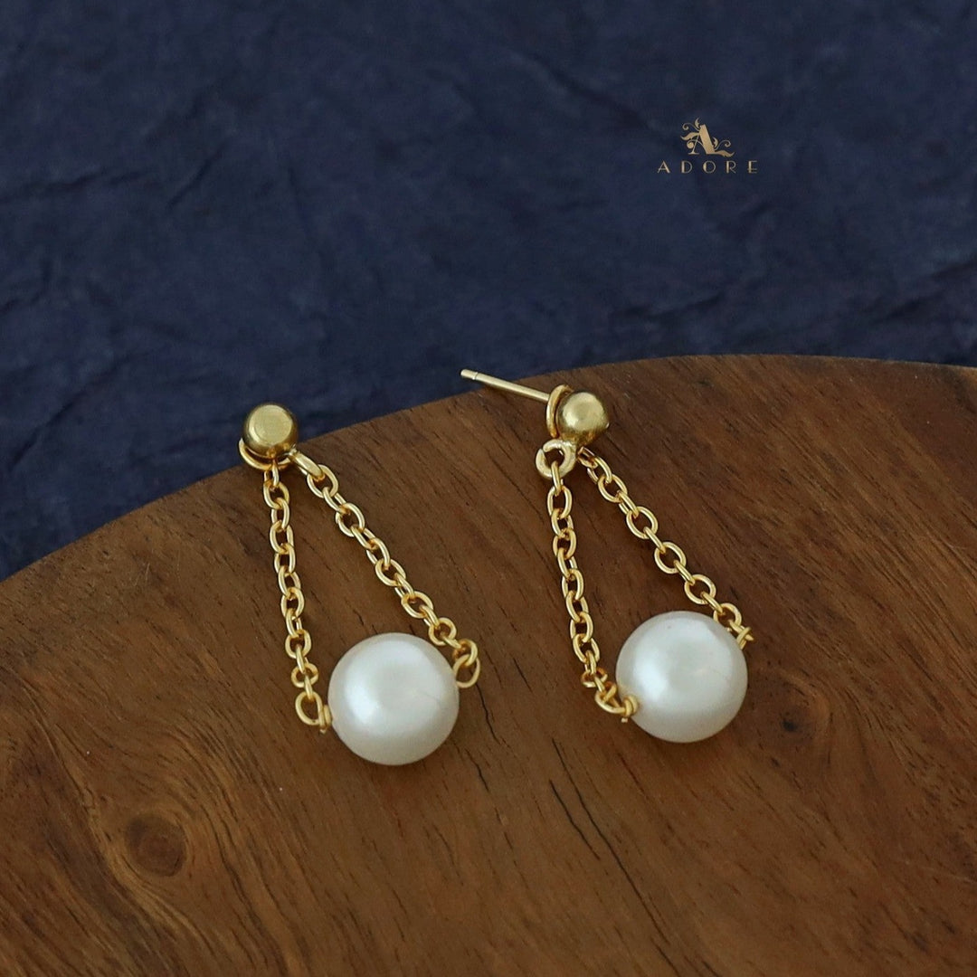 Avery Chainy Pearl Earring
