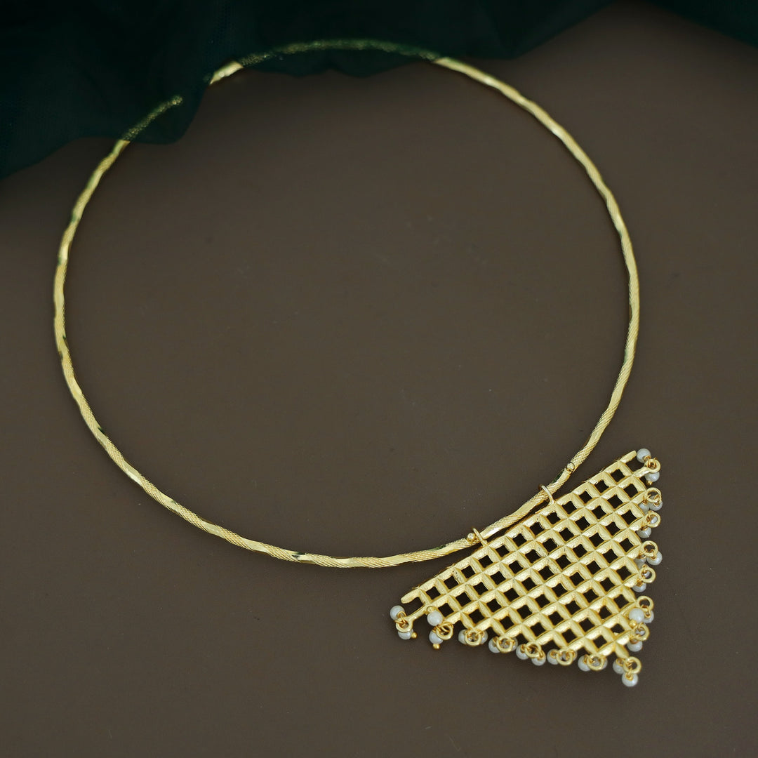 Sukhwinder Golden Triangle Pearl Hammered Neck Cuff