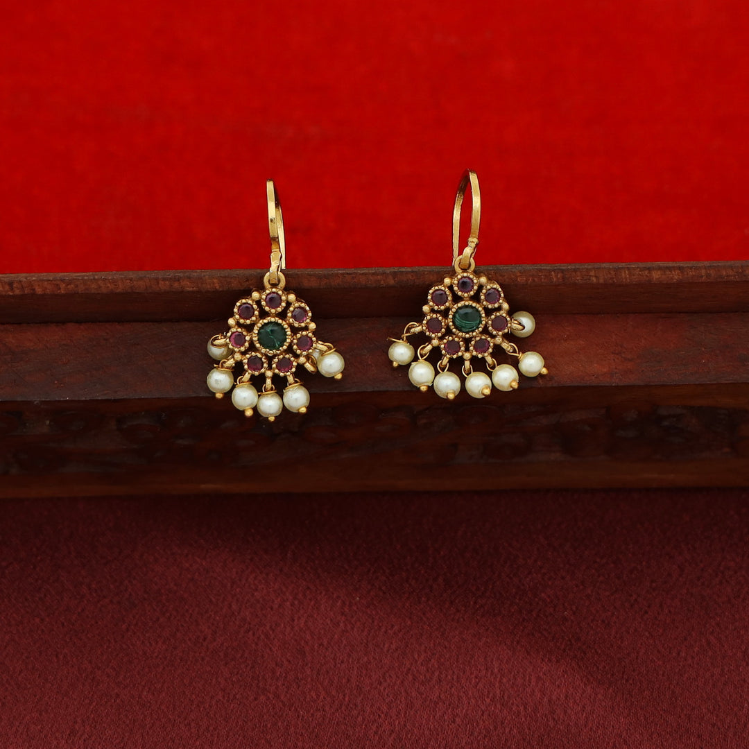 Ekisha 5 Floral Pearl Short Neckpiece With Drop