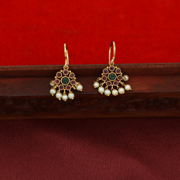 Ekisha 5 Floral Pearl Short Neckpiece With Drop