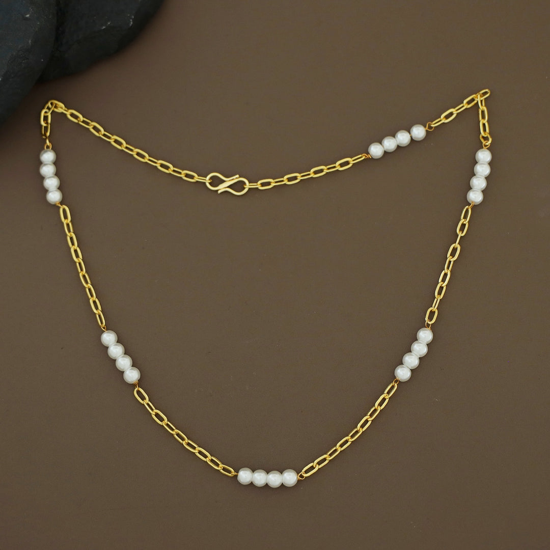Eila Tetra Pearl Chain Neckpiece