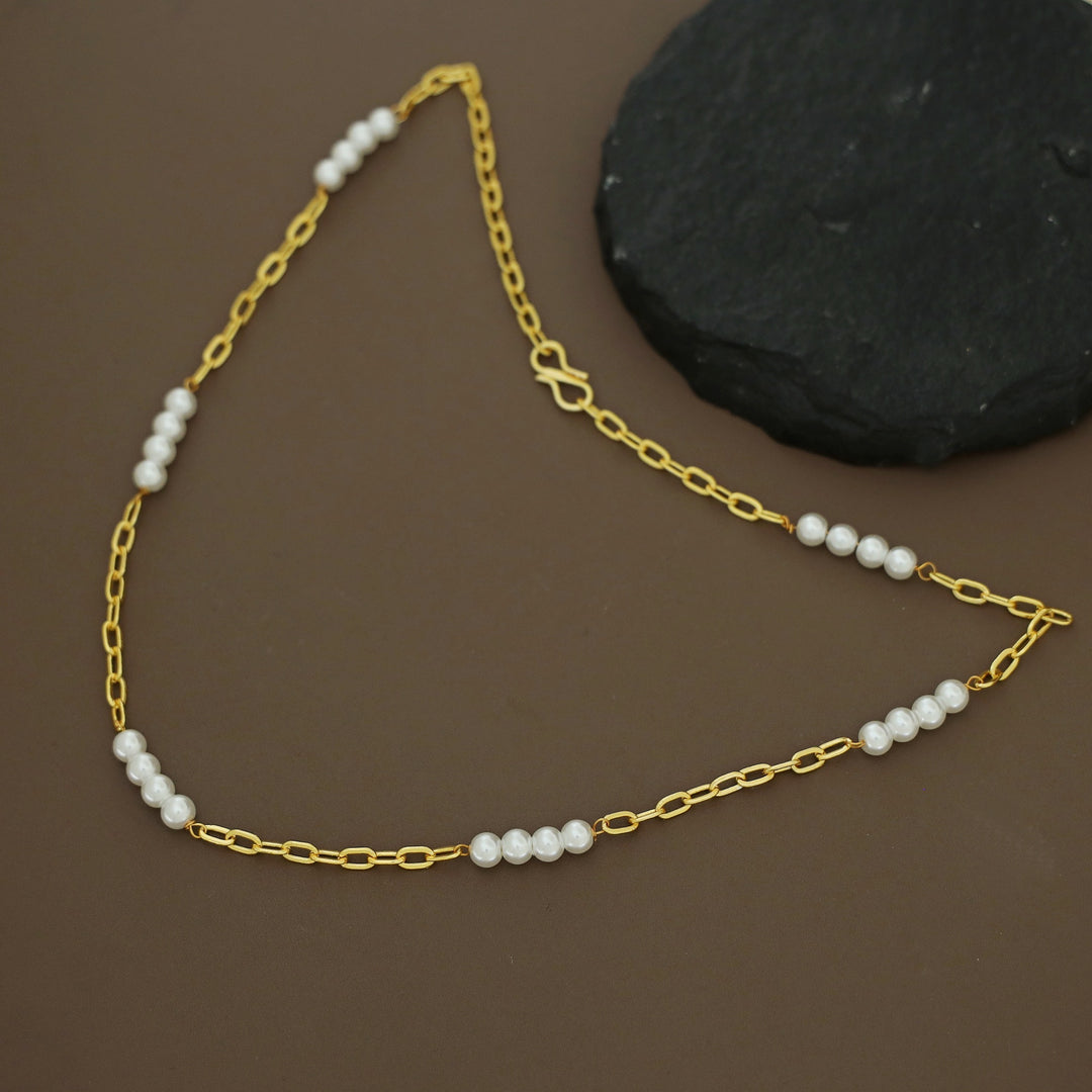 Eila Tetra Pearl Chain Neckpiece