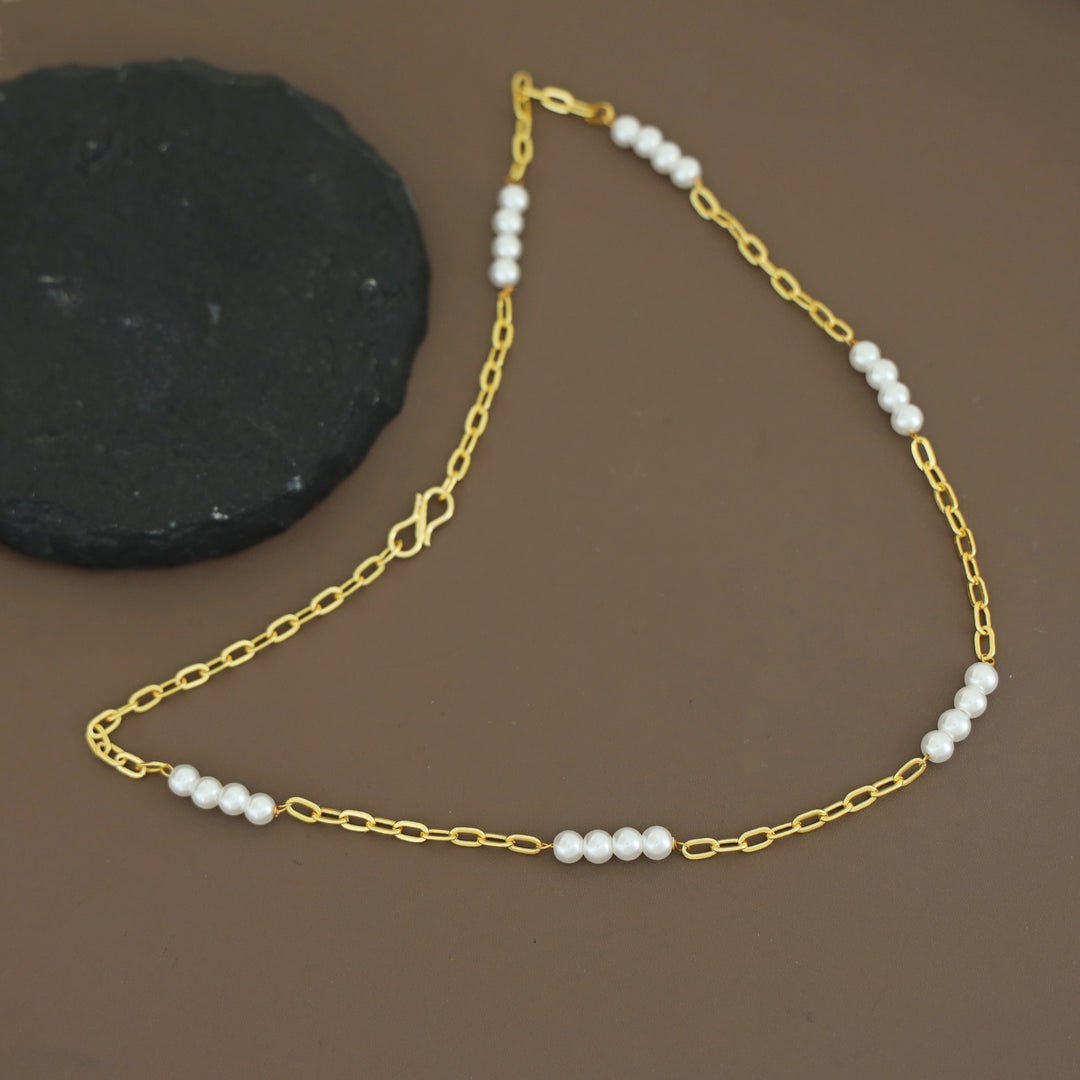 Eila Tetra Pearl Chain Neckpiece