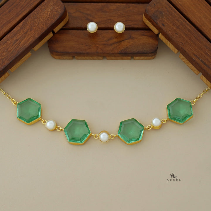 4 Hexa Glossy Pearl Choker with Stud