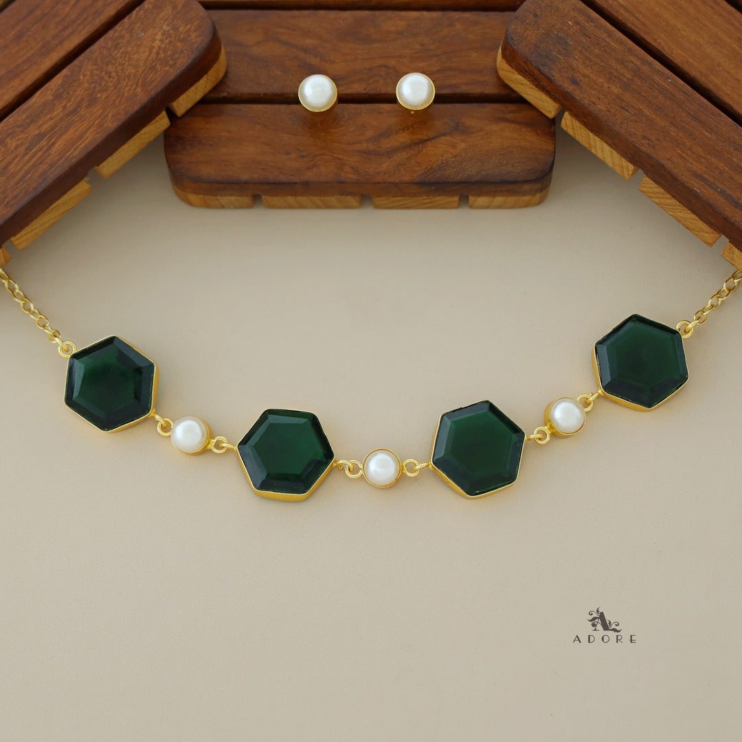 4 Hexa Glossy Pearl Choker with Stud