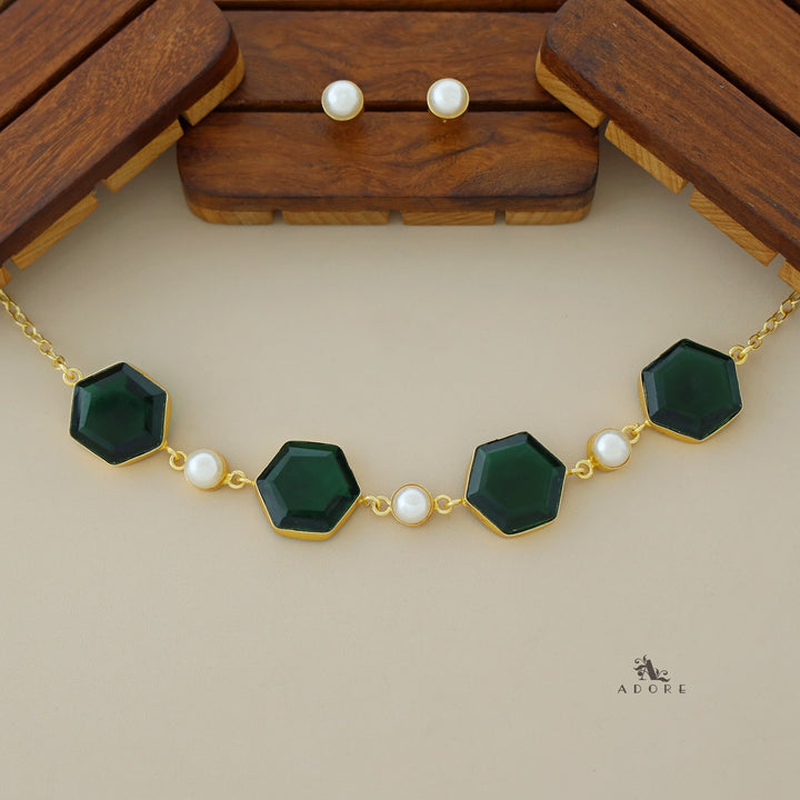 4 Hexa Glossy Pearl Choker with Stud