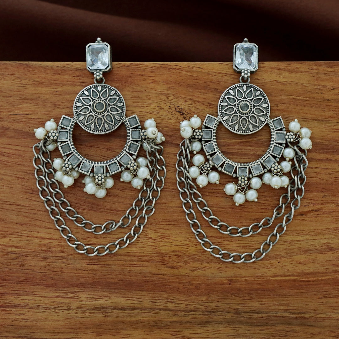 Famila Floral Pearl Chainy Earring